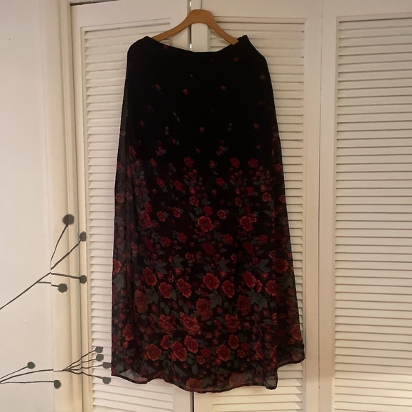 Long black skirt with red roses. Brand: Forever 21, Color: Black with red roses. - Picture 1 of 3
